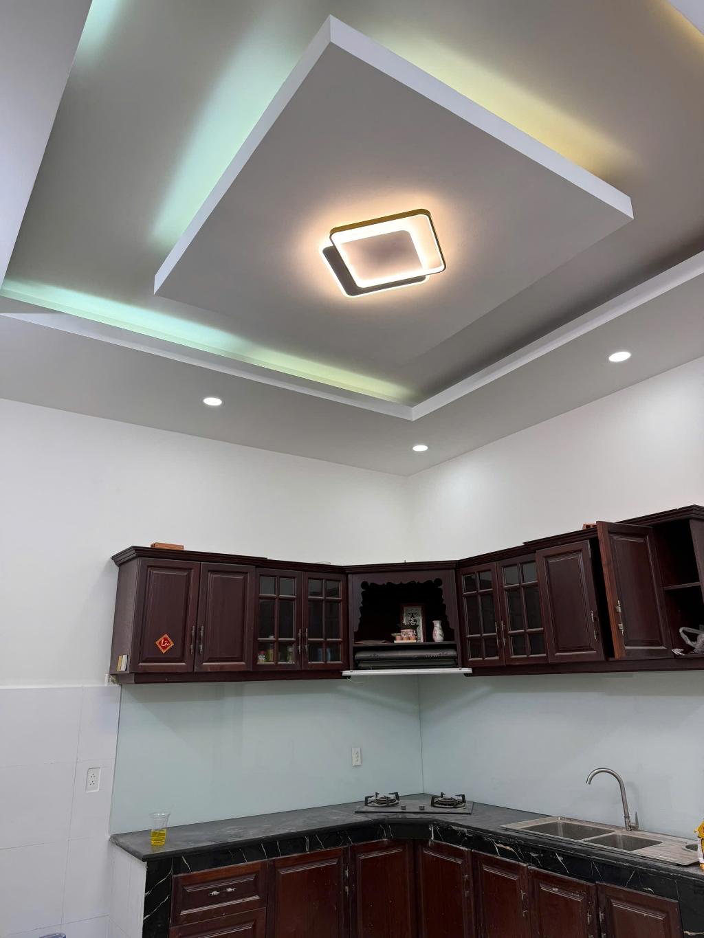 NHÀ SÁT MẶT TIỀN ĐƯỜNG KINH DOANH SẦM UẤT